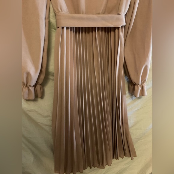 Summer 23 Turtleneck Flounce Sleeve Pleated Hem Belted Dress Antiy Color Apricot - Picture 7 of 9